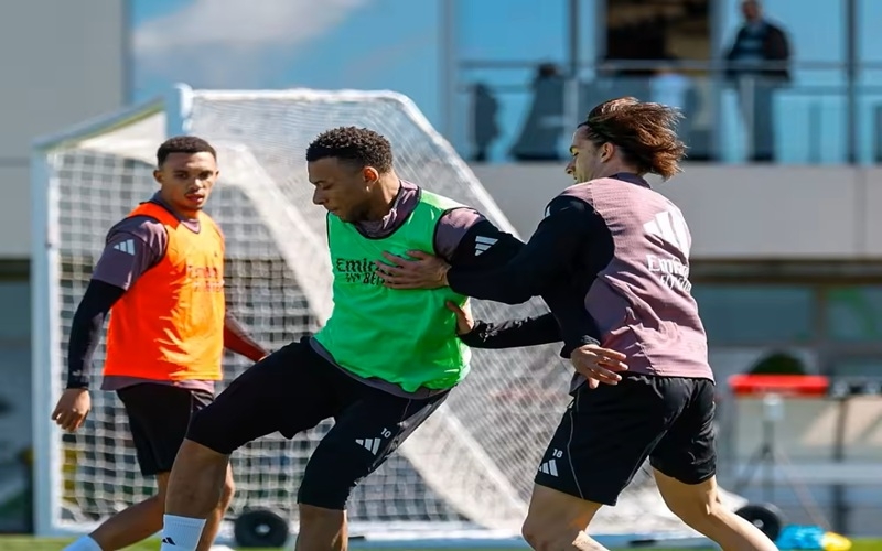 亚云体育欧冠前瞻：皇马或让姆巴佩替补待命，对阵曼城战术引关注