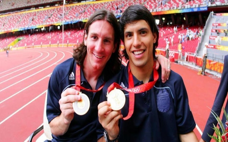 亚云体育深度复盘：梅西与阿圭罗的“尴尬”初见，那句“你是谁”如何开启17载传奇友谊？